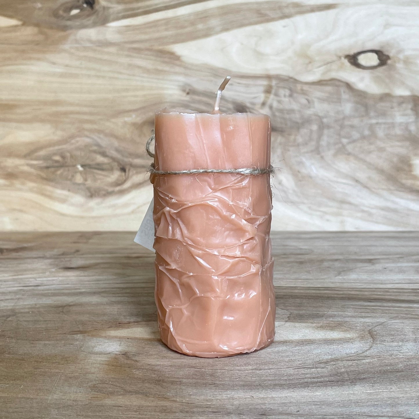 Salmon color handmade candle (ARHE 25)