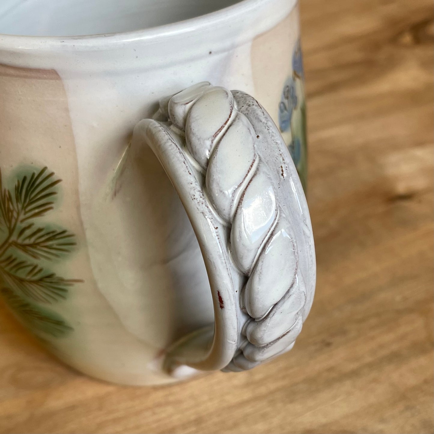 Light colored clay mug with illustrations (MASP 77)