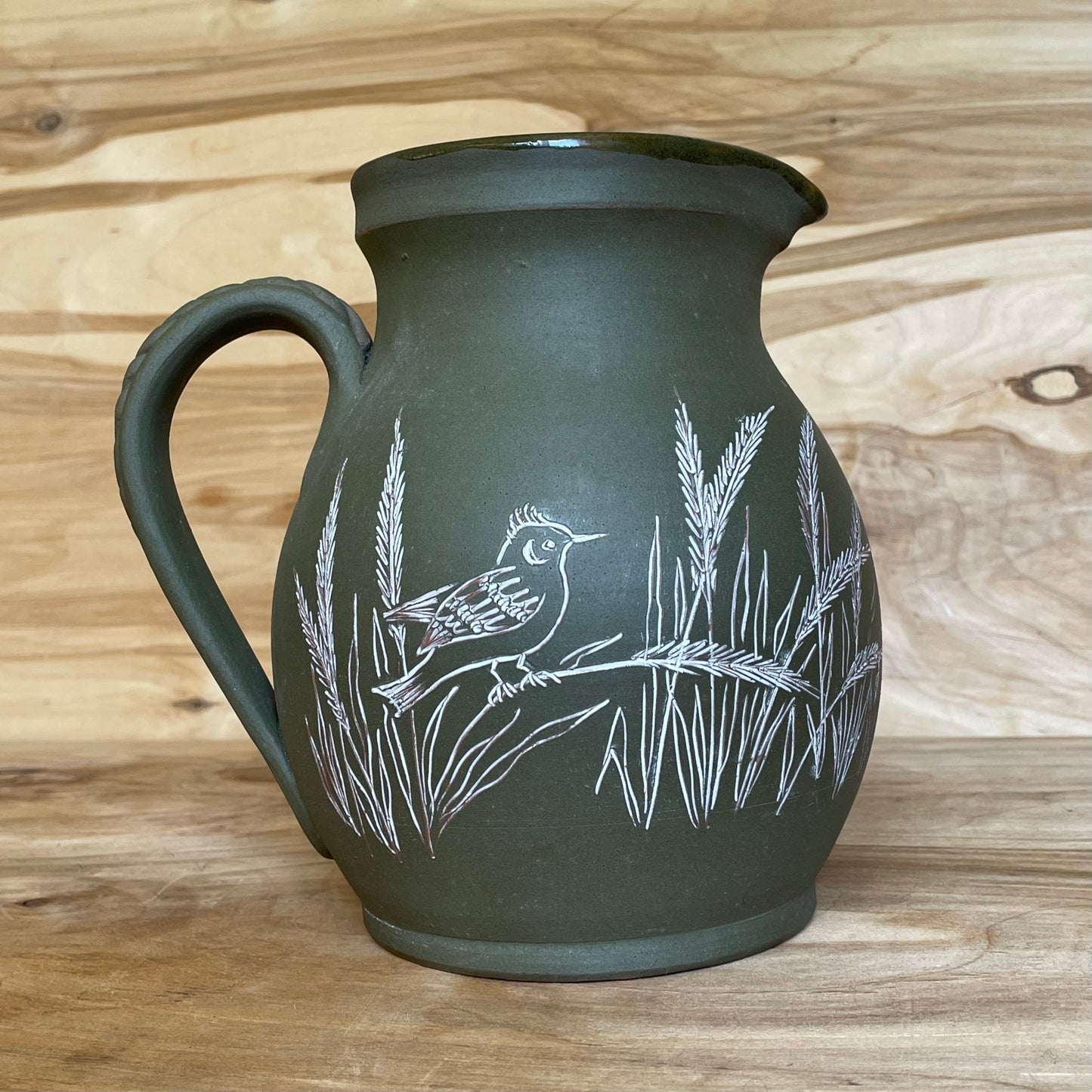 Dark green clay pitcher with nature elements (MASP 83)