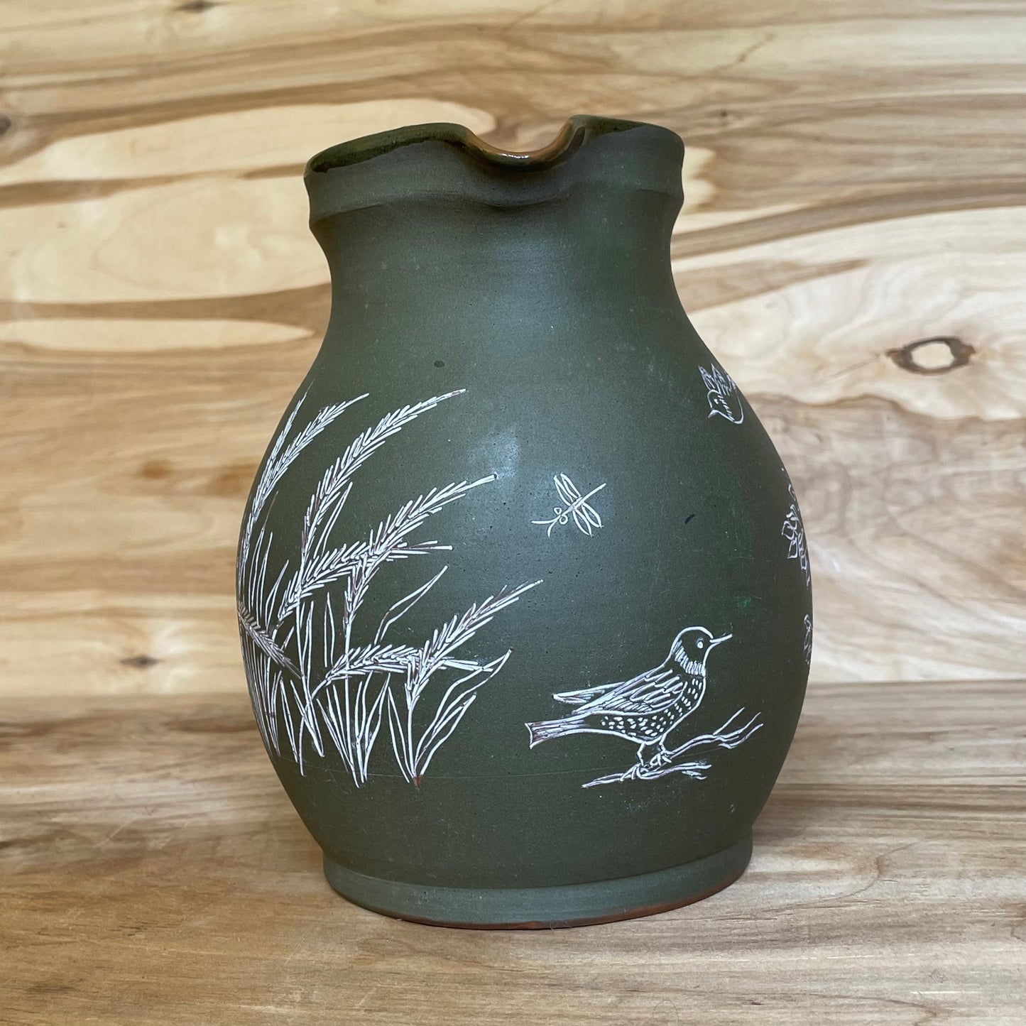 Dark green clay pitcher with nature elements (MASP 83)