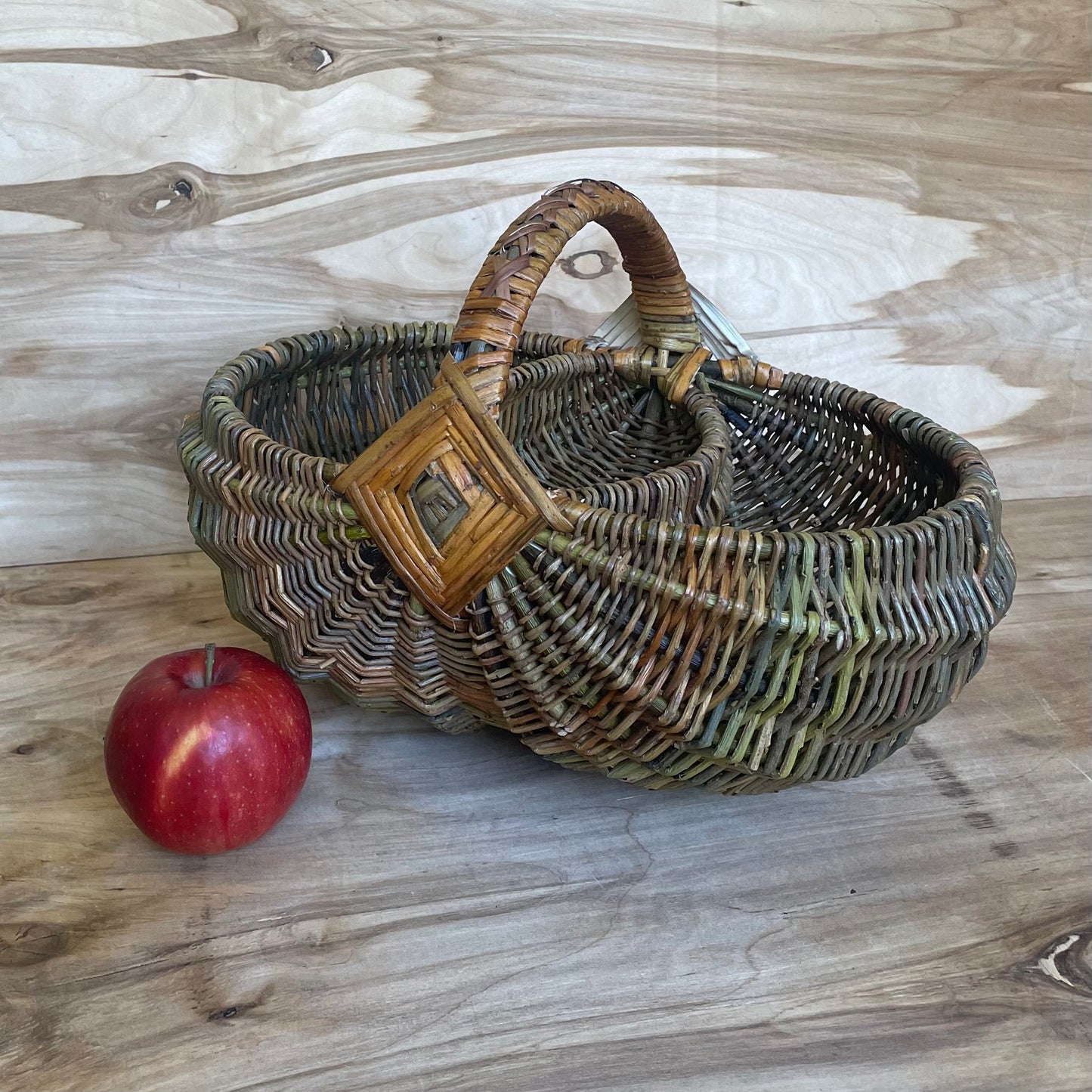 Elongated large size wicker basket with 3 sections (SALA 88)