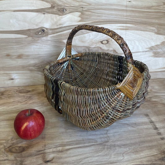 Square shaped greenish wicker basket (SALA 89)