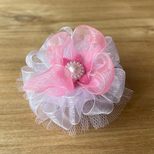 Light pink and white hair tie in a shape of flower (IRFI 25)