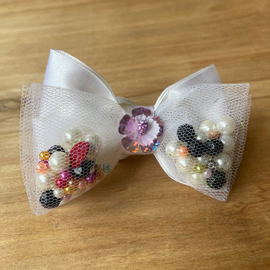 White hair tie / bow with colorful beads (IRFI 27)