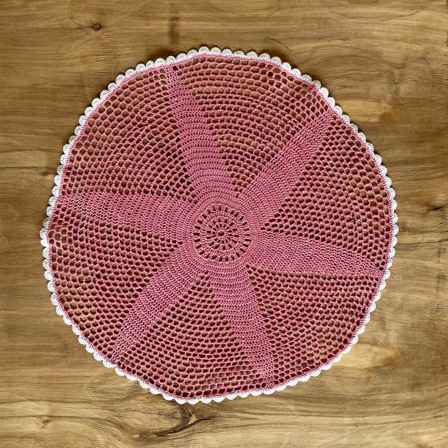 Pink round crocheted tablecloth (SARO 1)