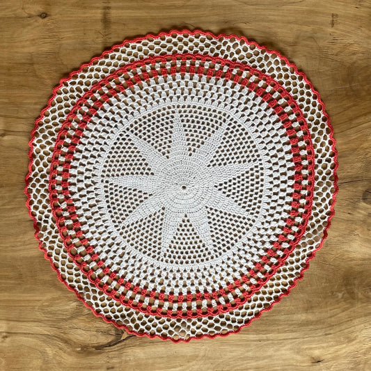 White round crocheted tablecloth (SARO 2)