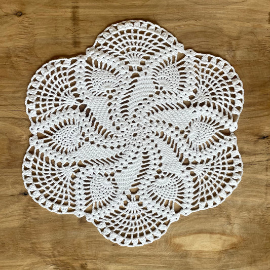 Round crocheted tablecloth (SARO 9)