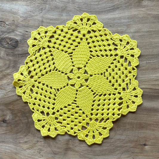 Round crocheted tablecloth (SARO 10)