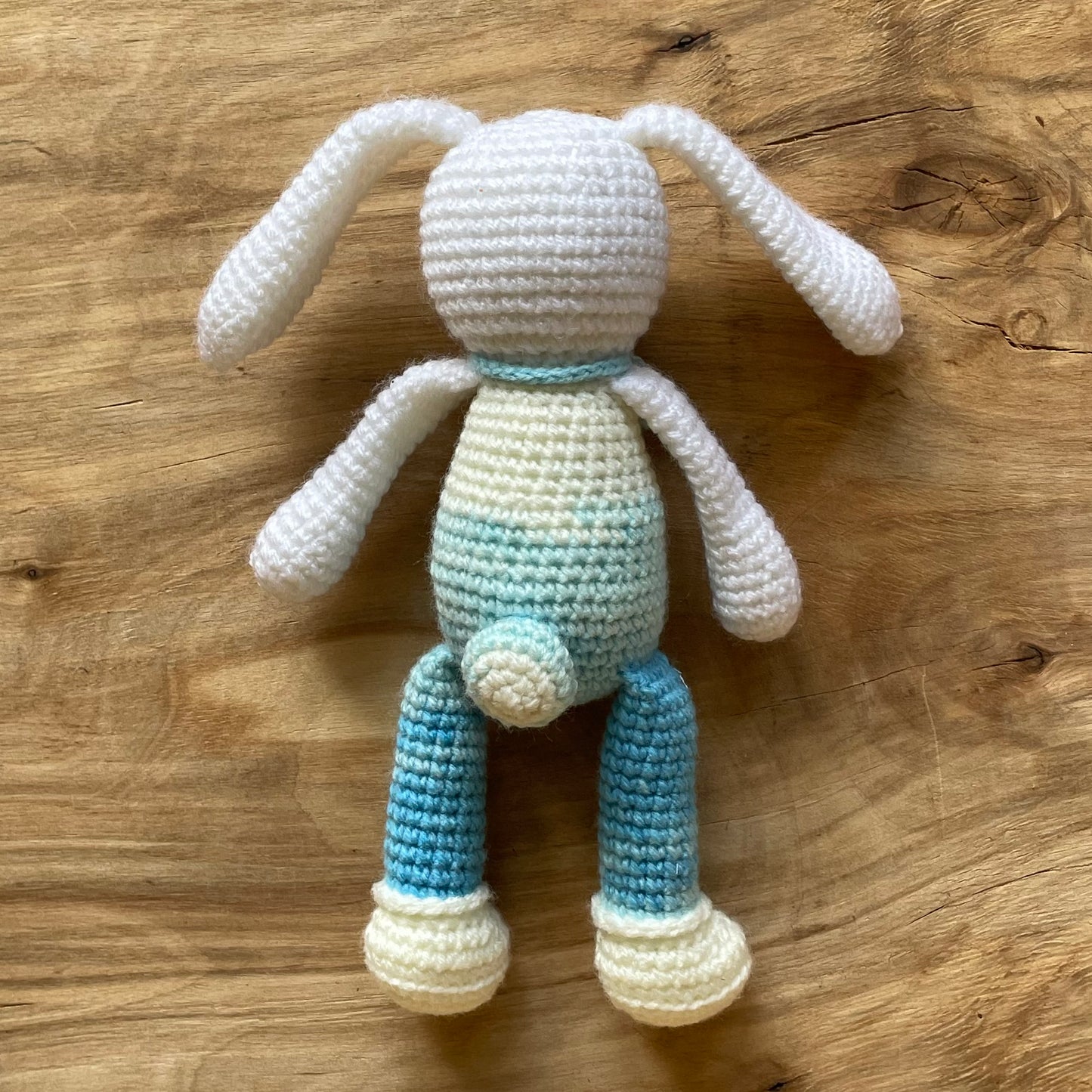 Toy - crocheted bunny - green (VIER/EVOS 16)