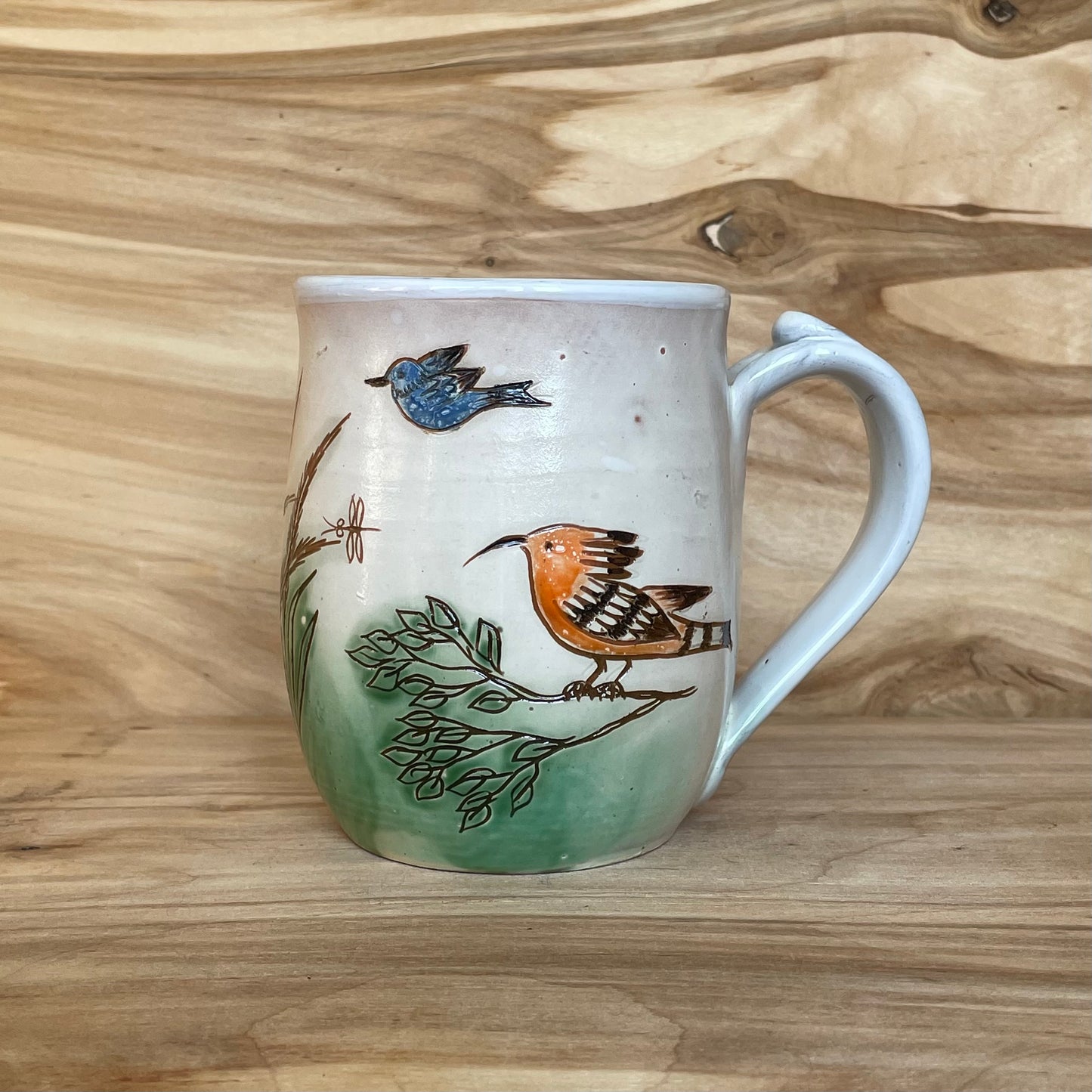 Light colored clay mug with illustrations (MASP 77)