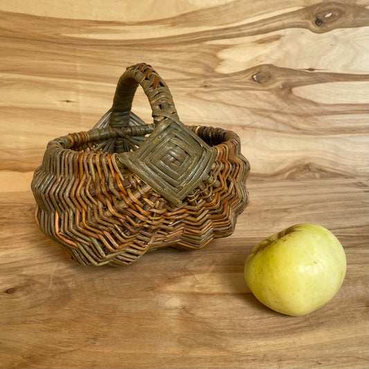 Greenish brown wicker basket (SALA 90)