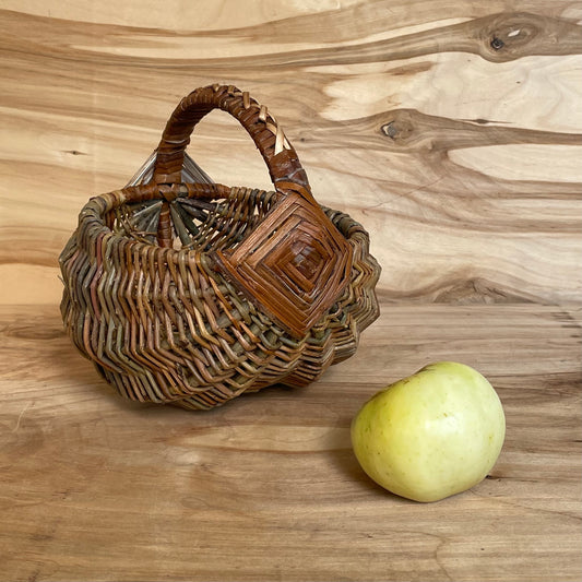 Greenish brown wicker basket (SALA 90)