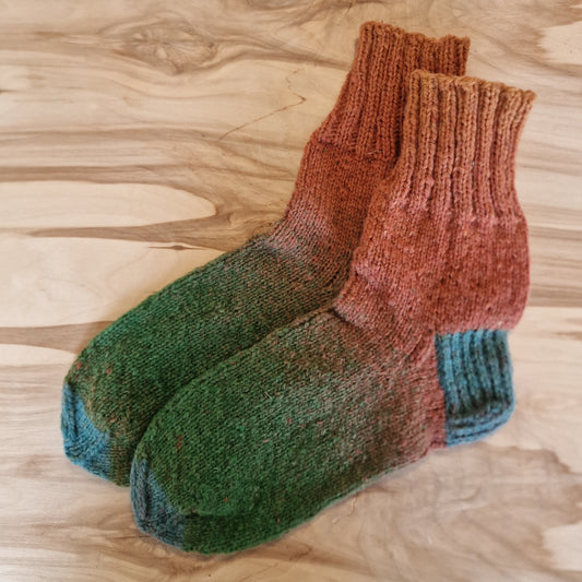 Māla un zaļganu toņu vilnas zeķes 44.-46.izm. (IVZA 26) - www.tiptip.lv 