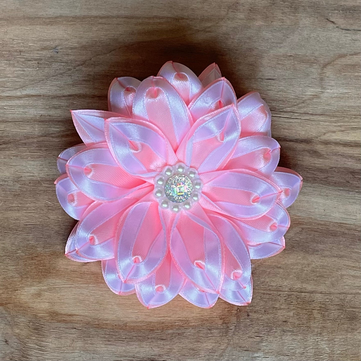 Maigi rozā matu gumija zieda formā (IRFI 34) - www.tiptip.lv 