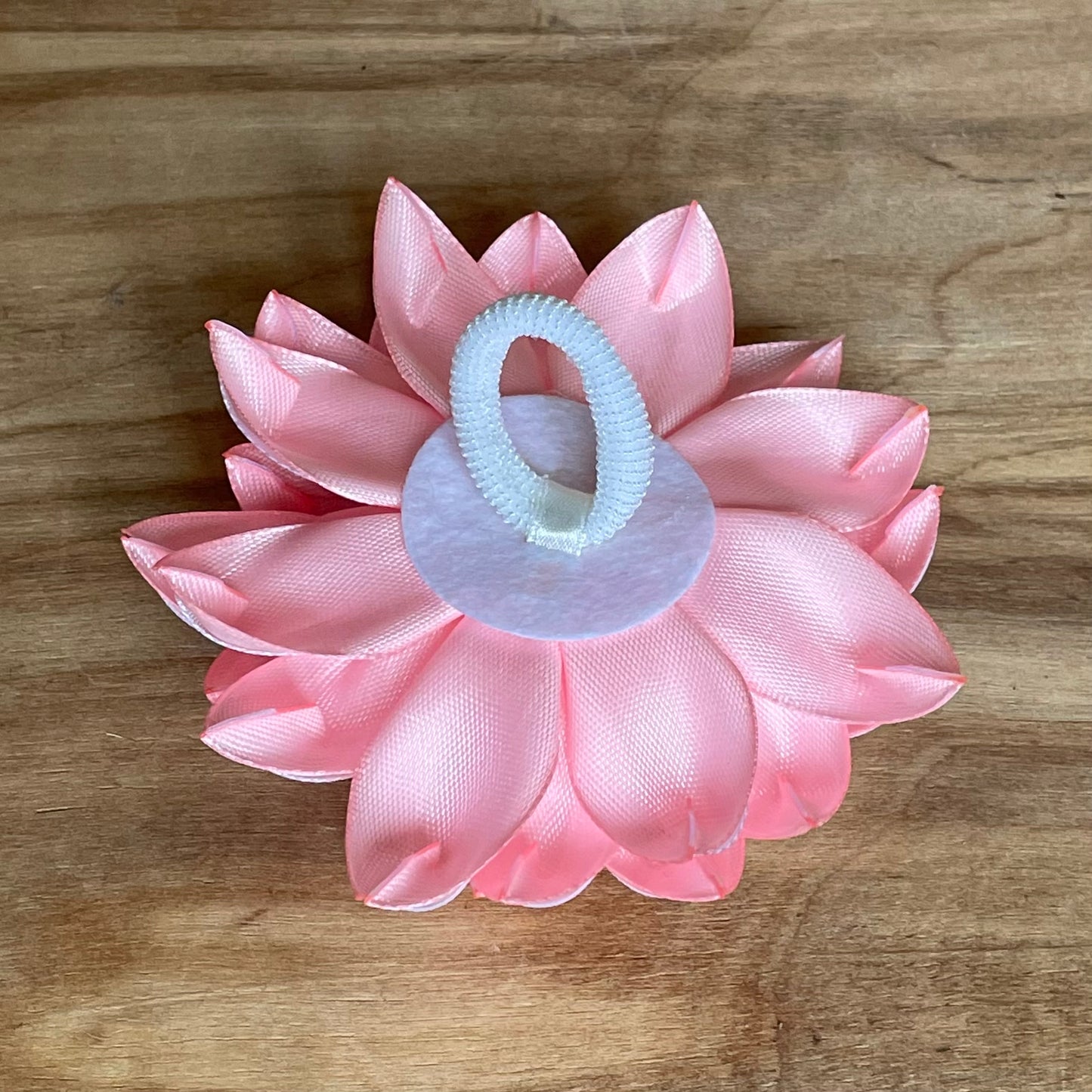 Maigi rozā matu gumija zieda formā (IRFI 34) - www.tiptip.lv 