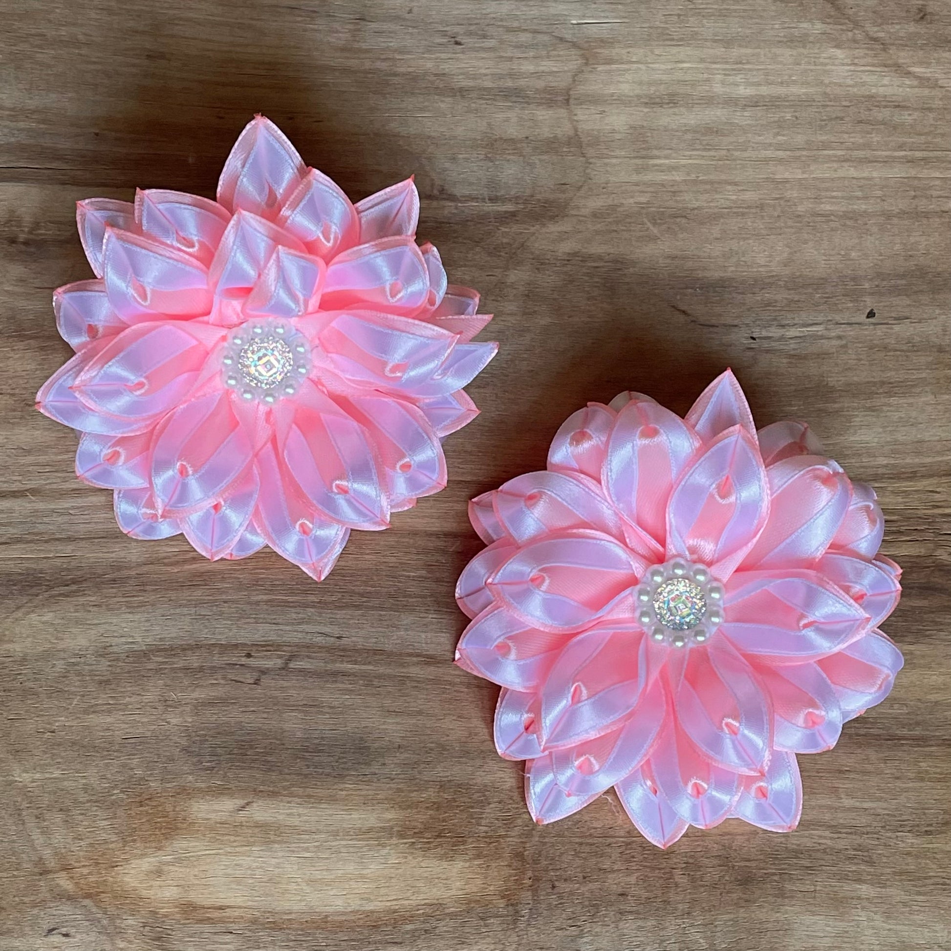 Maigi rozā matu gumija zieda formā (IRFI 34) - www.tiptip.lv 