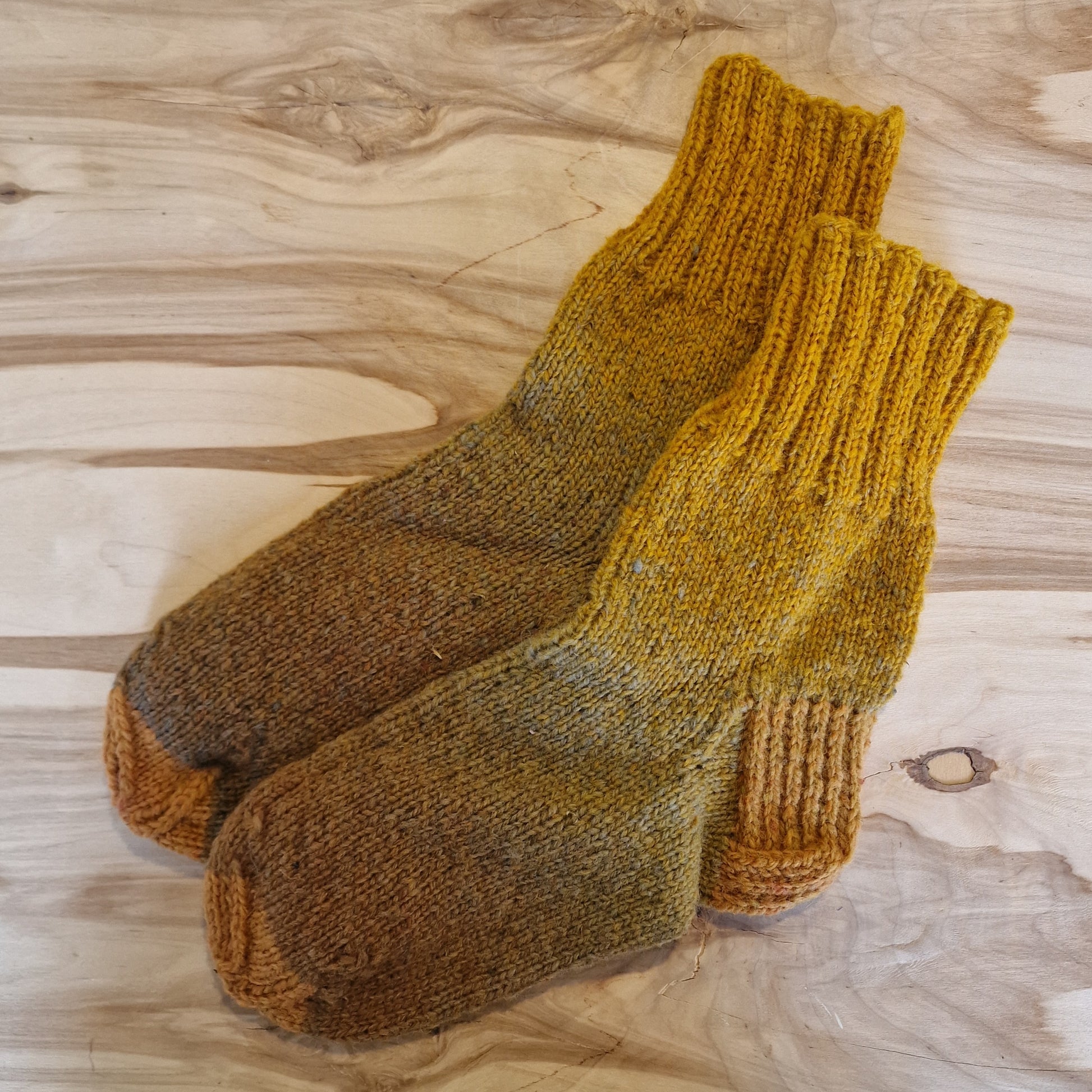 Maigi sinepju un zaļganu toņu vilnas zeķes 42.-44.izm. (IVZA 36) - www.tiptip.lv 