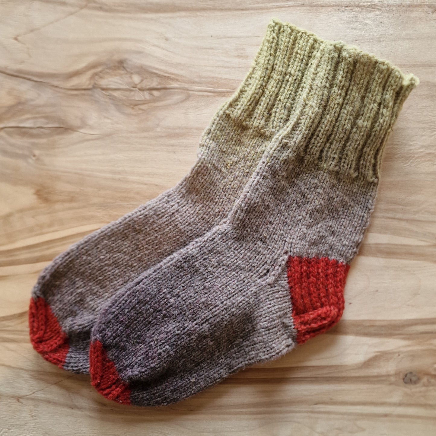 Maigi zaļganbrūnas vilnas zeķes 38.-40.izm. (IVZA 23) - www.tiptip.lv 