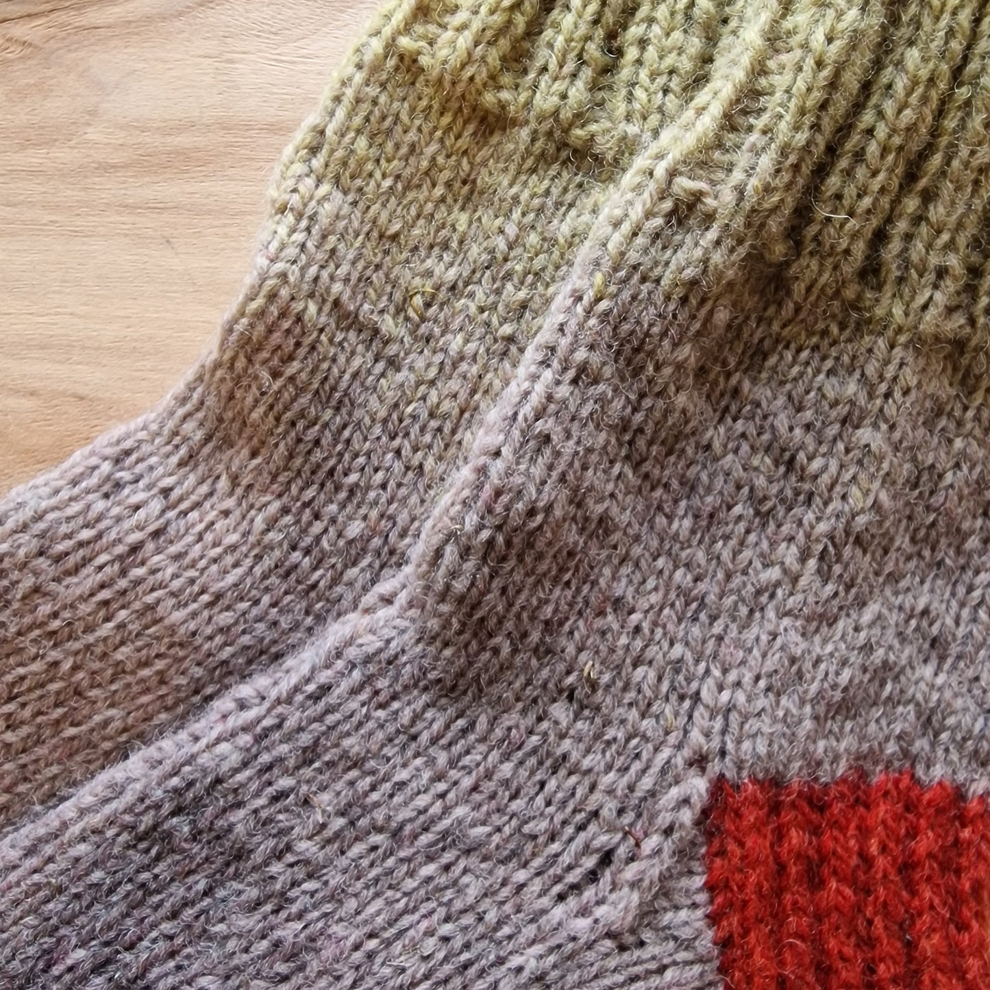 Maigi zaļganbrūnas vilnas zeķes 38.-40.izm. (IVZA 23) - www.tiptip.lv 