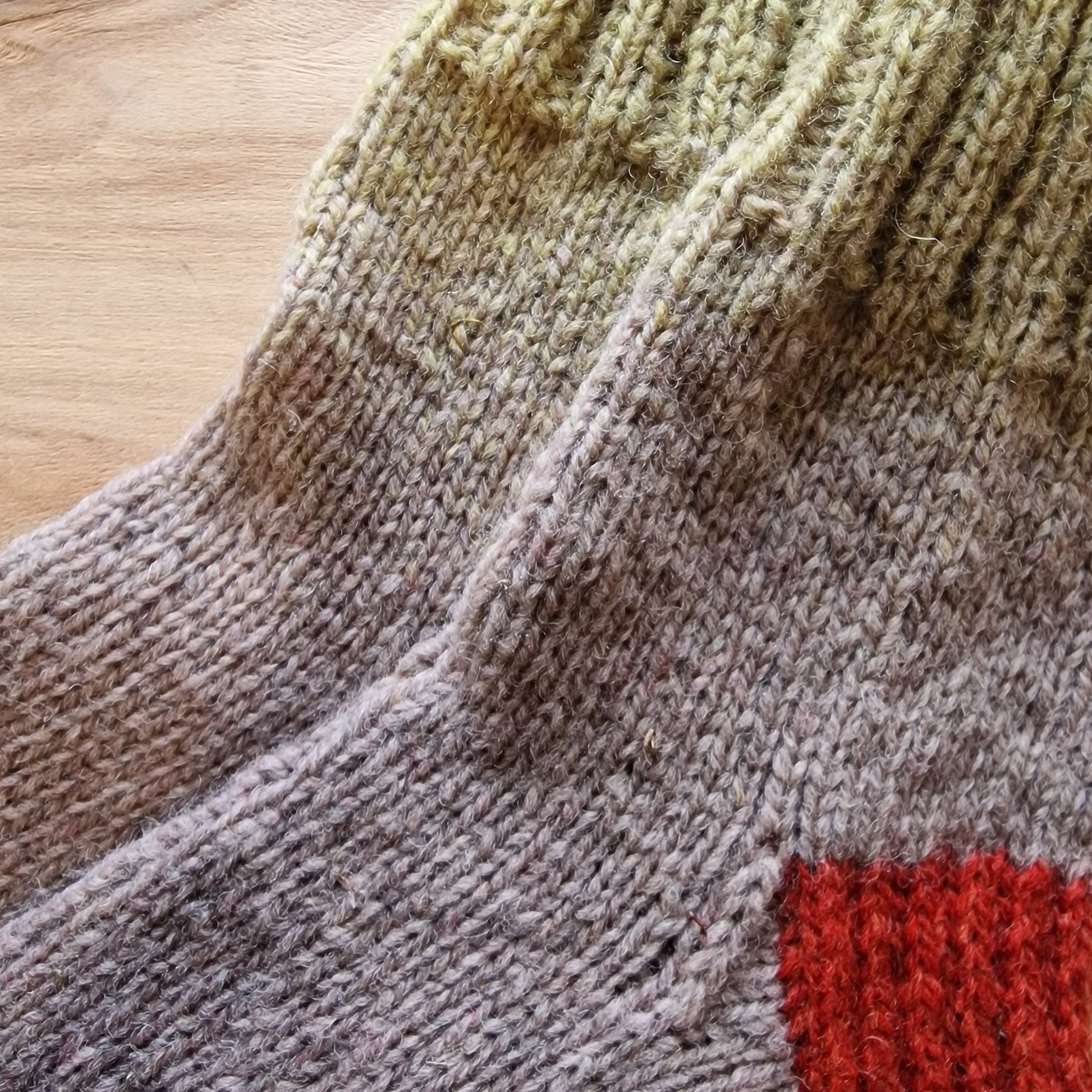 Maigi zaļganbrūnas vilnas zeķes 38.-40.izm. (IVZA 23) - www.tiptip.lv 