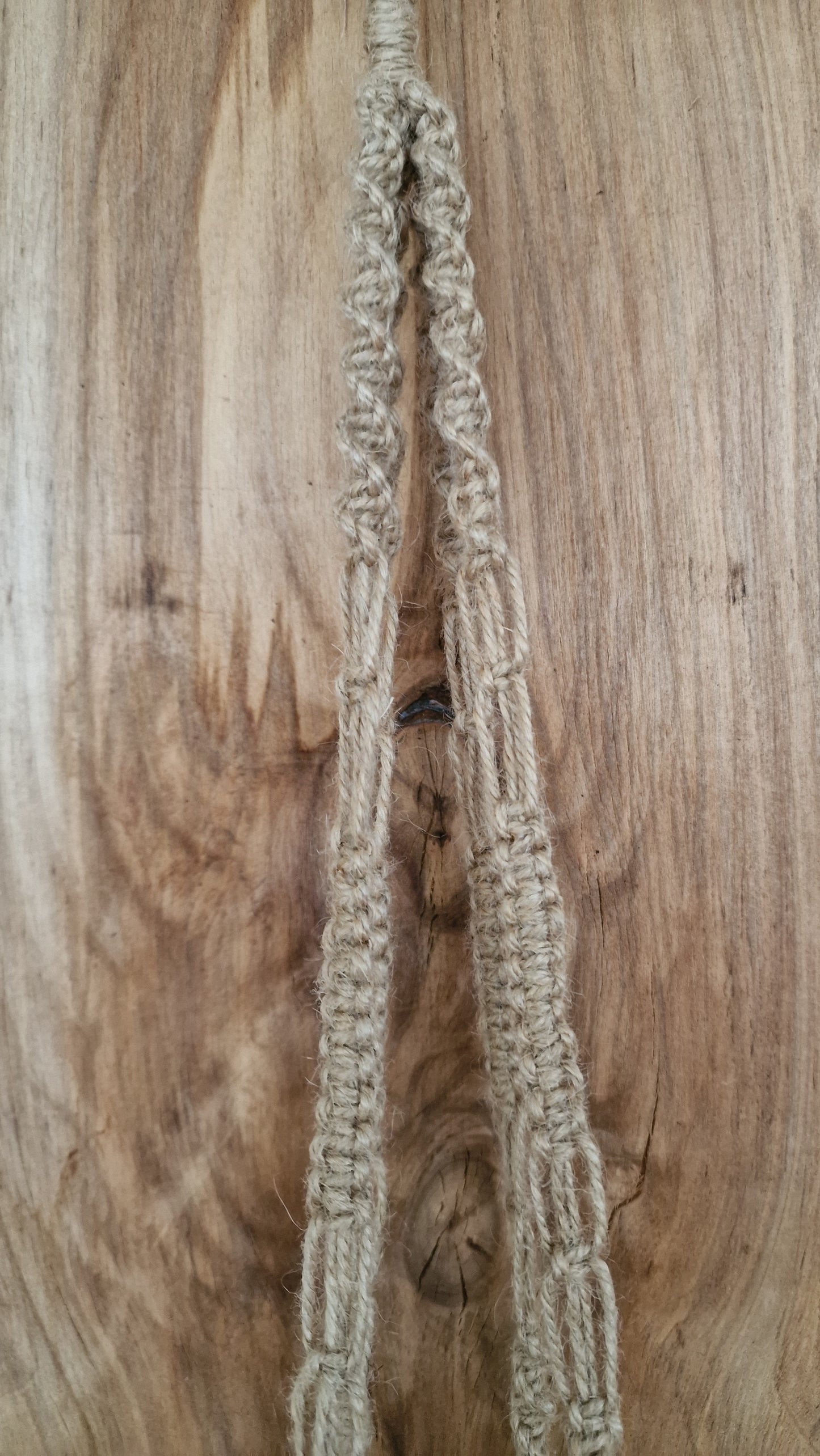 Makramē puķu / augu poda turētājs brūnipelēks (ANBL 19) - www.tiptip.lv 