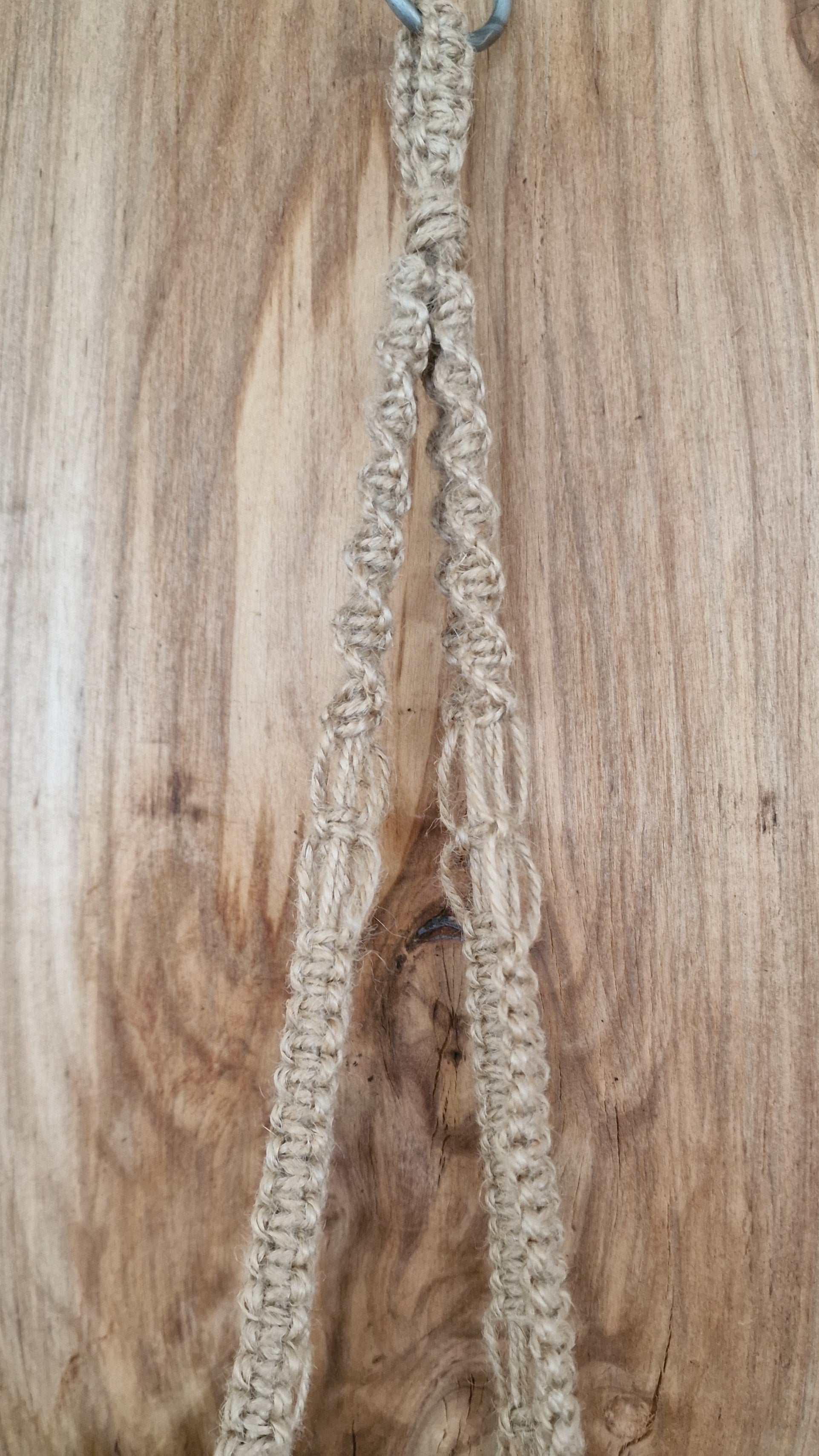 Makramē puķu / augu poda turētājs brūnipelēks (ANBL 21) - www.tiptip.lv 