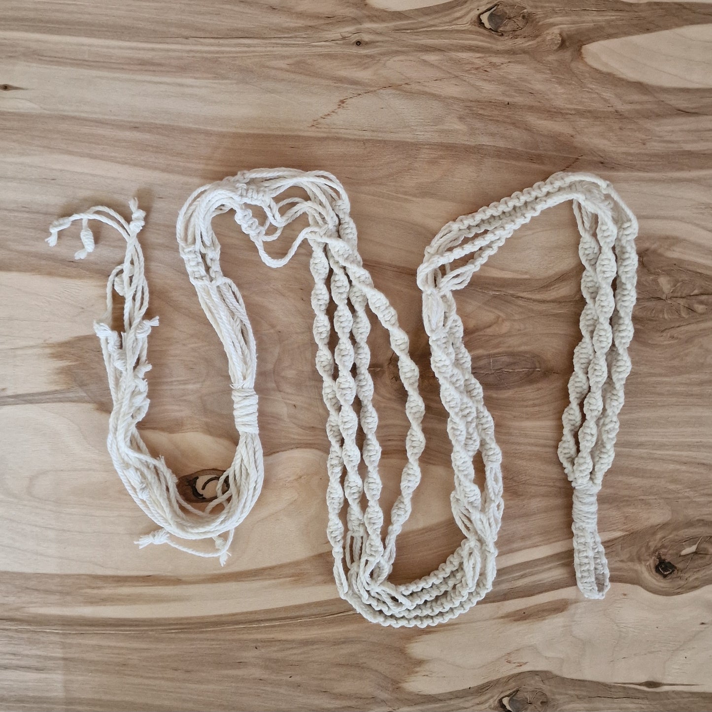 Makramē puķu / augu poda turētājs d.balts (ANBL 17) - www.tiptip.lv 