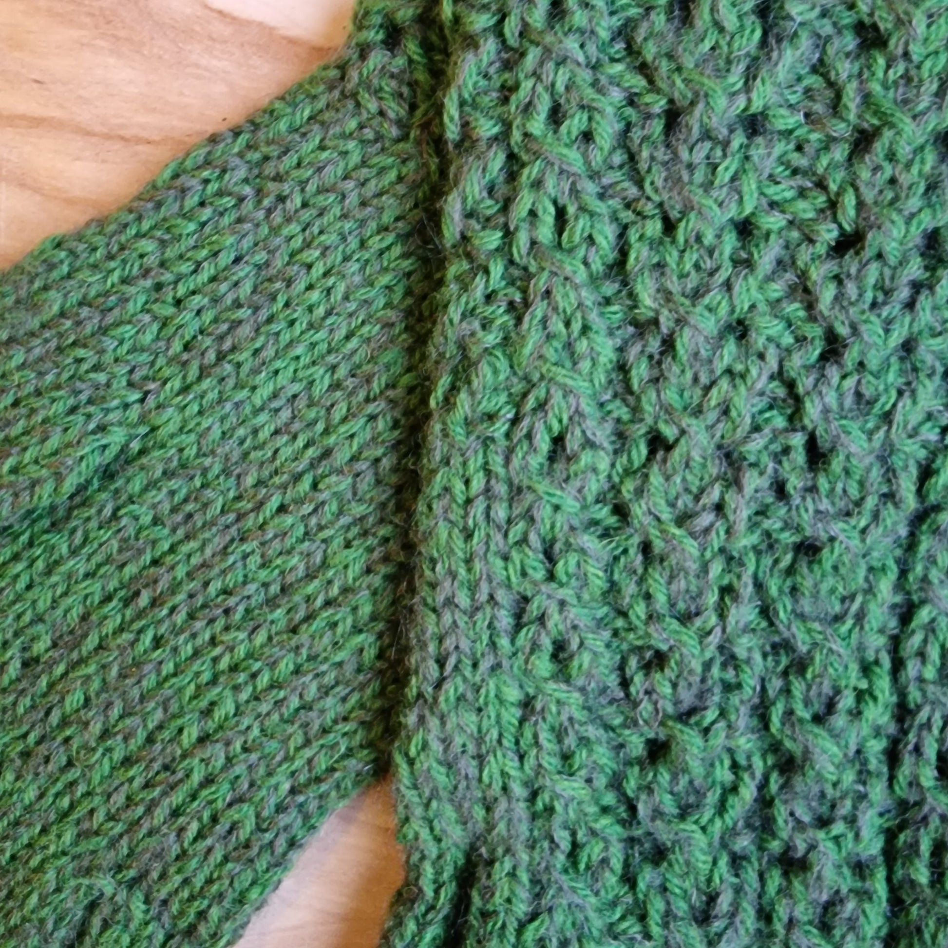 Melanža zaļi adīti pirkstaiņi (DZTO 80) - www.tiptip.lv 