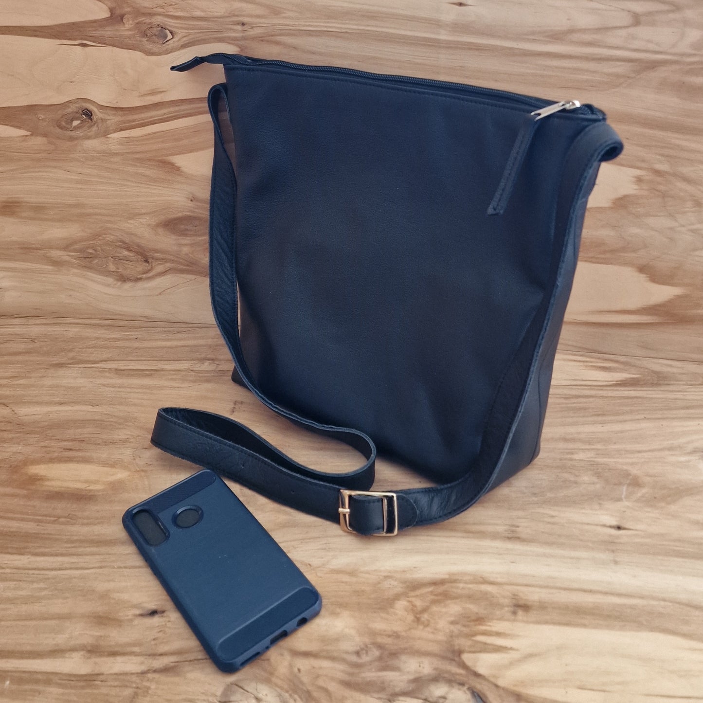 Melna ādas soma (RARA 226) - www.tiptip.lv 