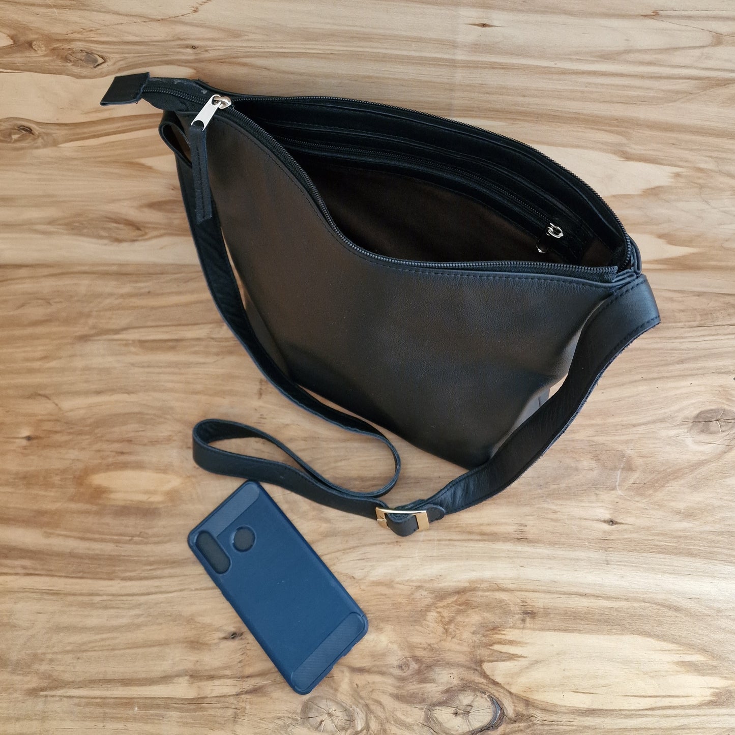 Melna ādas soma (RARA 226) - www.tiptip.lv 