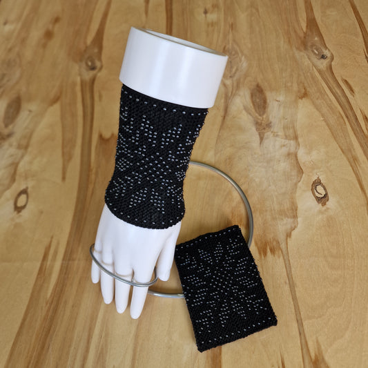 Melni merīnvilnas mauči/pulsa sildītāji ar pelēku pērlīšu Ausekļa zīmēm (ANLA 36) - www.tiptip.lv 