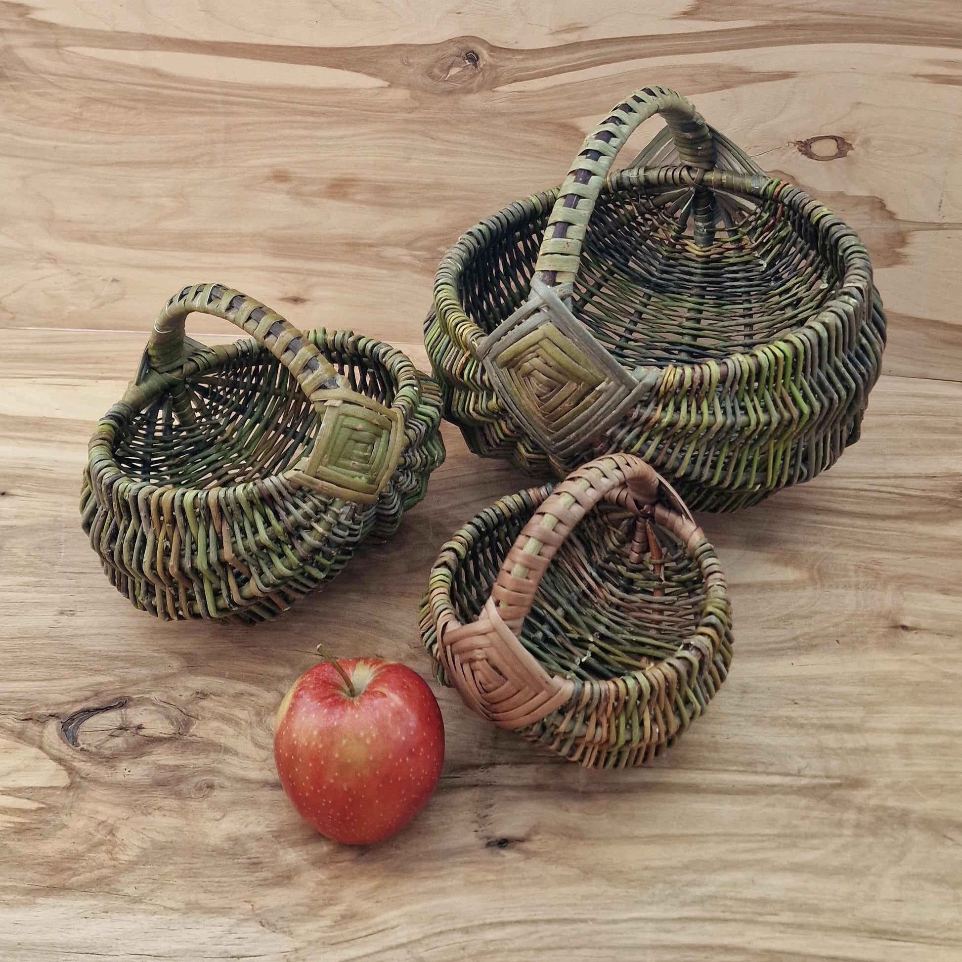 Neliels apaļš nemizotu klūgu groziņš (SALA 135) - www.tiptip.lv 