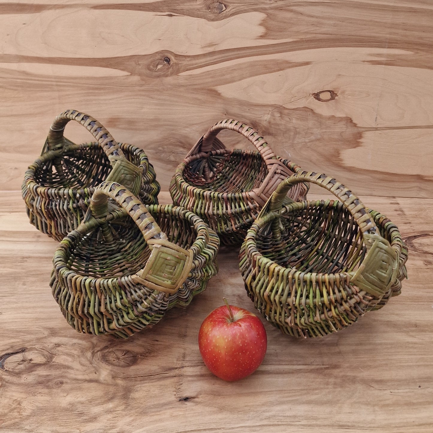 Neliels apaļš nemizotu klūgu groziņš (SALA 135) - www.tiptip.lv 