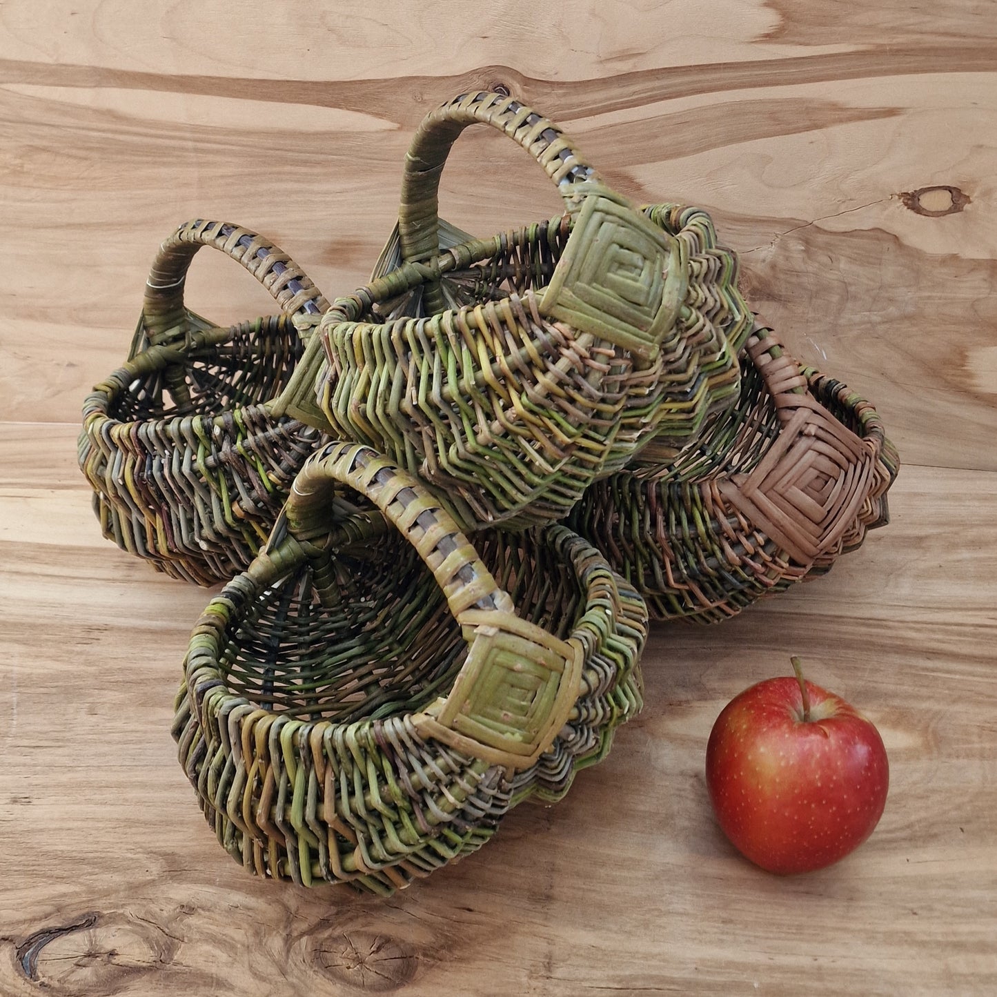 Neliels apaļš nemizotu klūgu groziņš (SALA 135) - www.tiptip.lv 