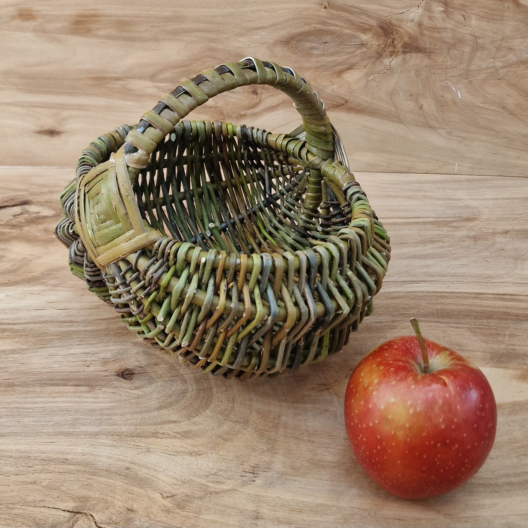 Neliels apaļš nemizotu klūgu groziņš (SALA 135) - www.tiptip.lv 