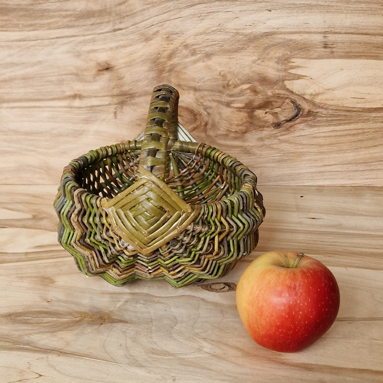 Neliels apaļš nemizotu klūgu groziņš (SALA 155) - www.tiptip.lv 