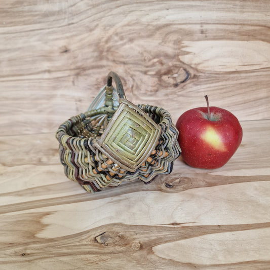 Neliels apaļš nemizotu klūgu groziņš (SALA 181) - www.tiptip.lv 