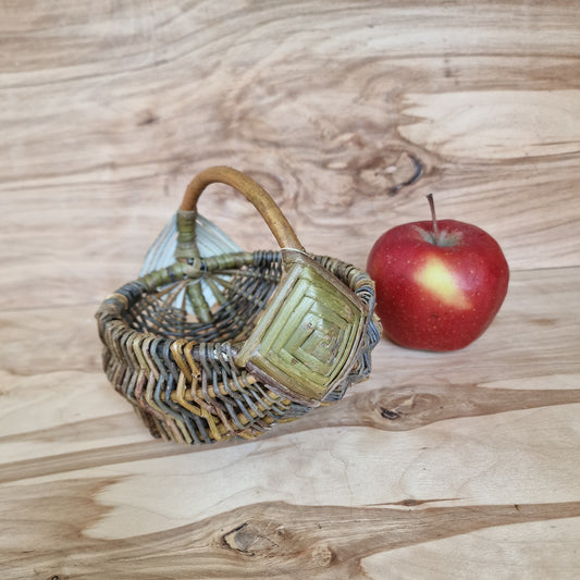 Neliels apaļš nemizotu klūgu groziņš (SALA 182) - www.tiptip.lv 