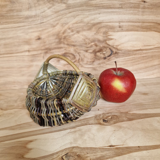 Neliels apaļš nemizotu klūgu groziņš (SALA 183) - www.tiptip.lv 