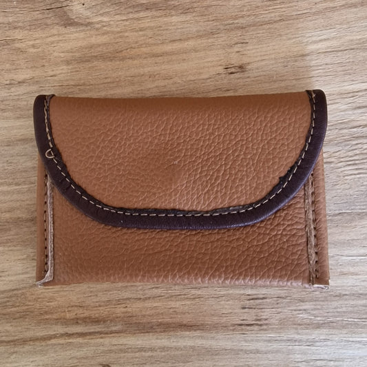 Neliels dabīgās ādas karšu/naudas maciņš ar 2 nodalījumiem / gaiši brūnā krāsā (RARA 215) - www.tiptip.lv 