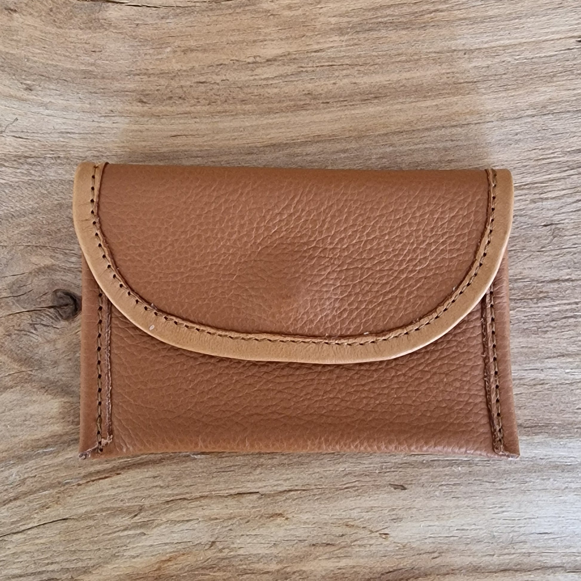 Neliels dabīgās ādas karšu/naudas maciņš ar 2 nodalījumiem / gaiši brūnā krāsā (RARA 221) - www.tiptip.lv 