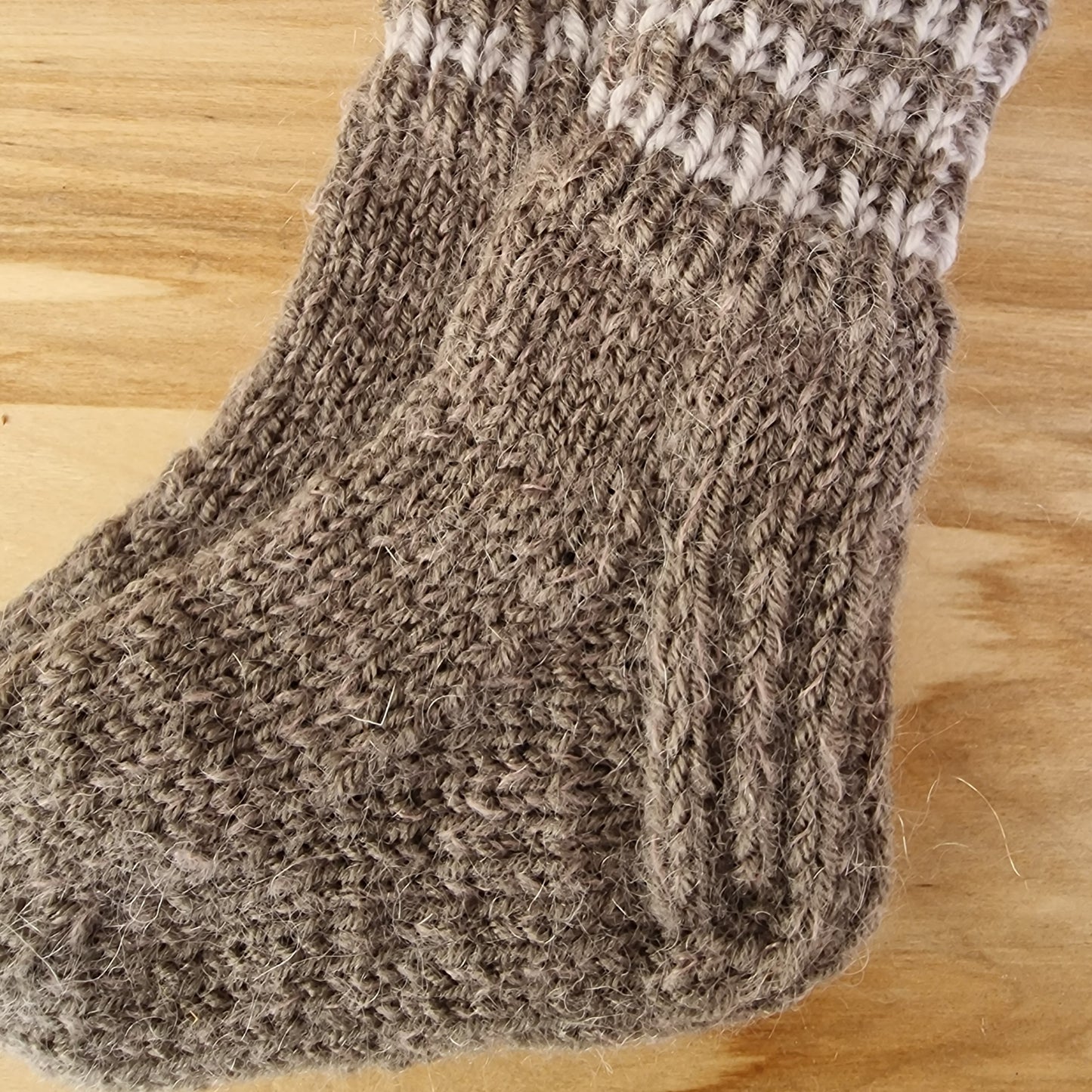 Pelēcīgas bērnu vilnas zeķes 22.-24.izm. (ALMA 173) - www.tiptip.lv 