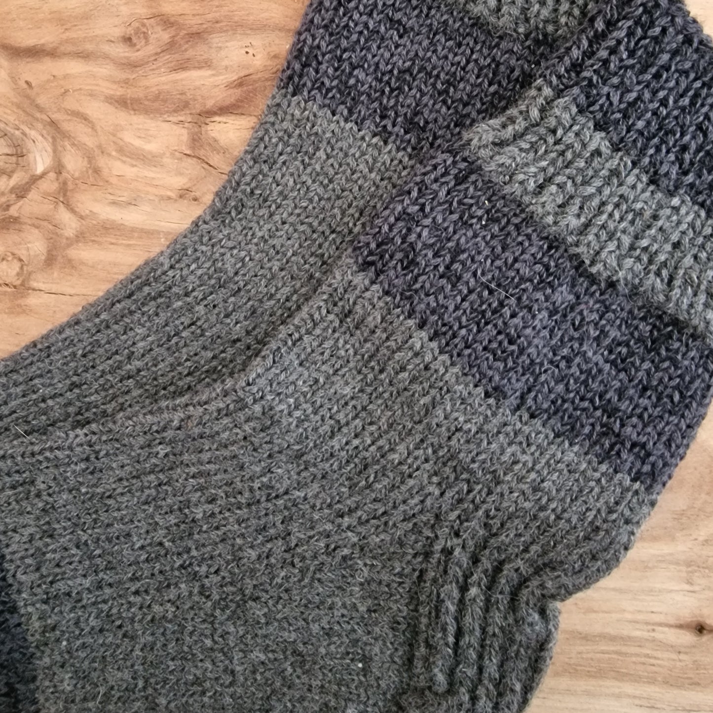 Pelēkas vilnas zeķes 35.-37.izm. (VEPA 124) - www.tiptip.lv 