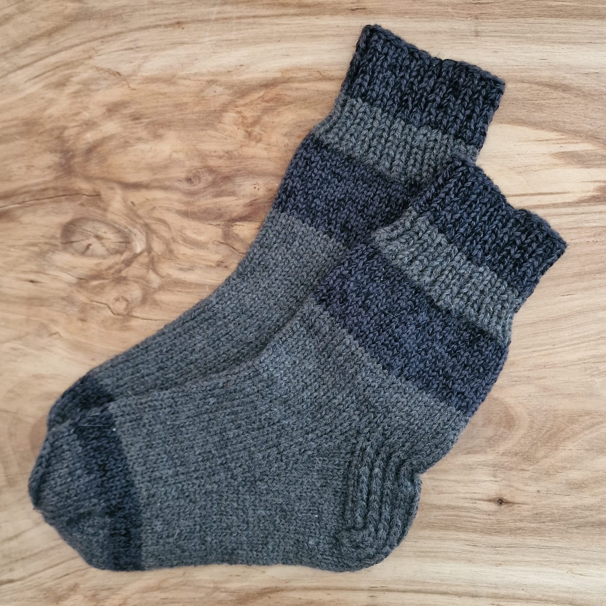 Pelēkas vilnas zeķes 35.-37.izm. (VEPA 124) - www.tiptip.lv 