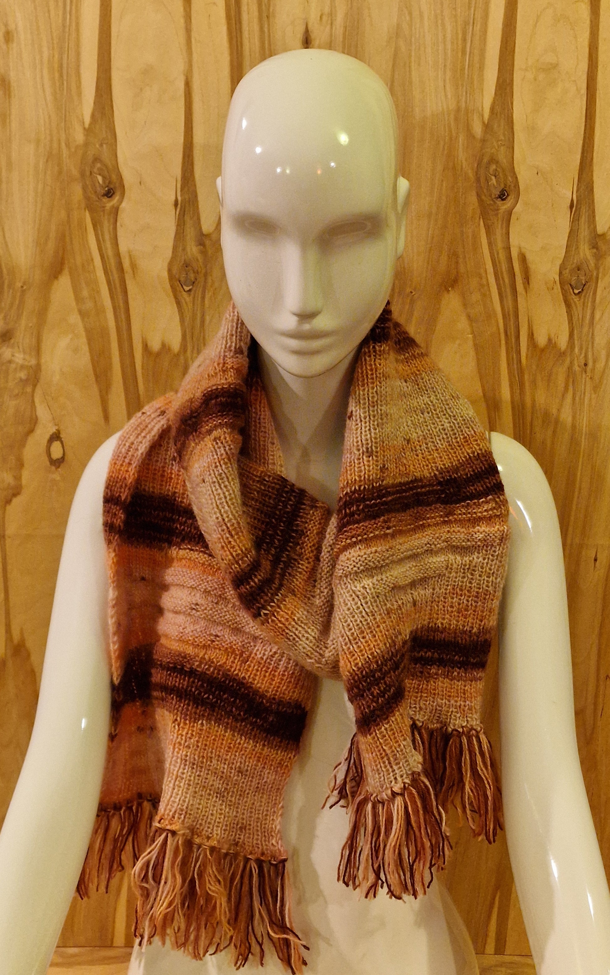 Rokām adīta šalle mēļos melanža toņos ar bārkstīm (RECE 46) - www.tiptip.lv 