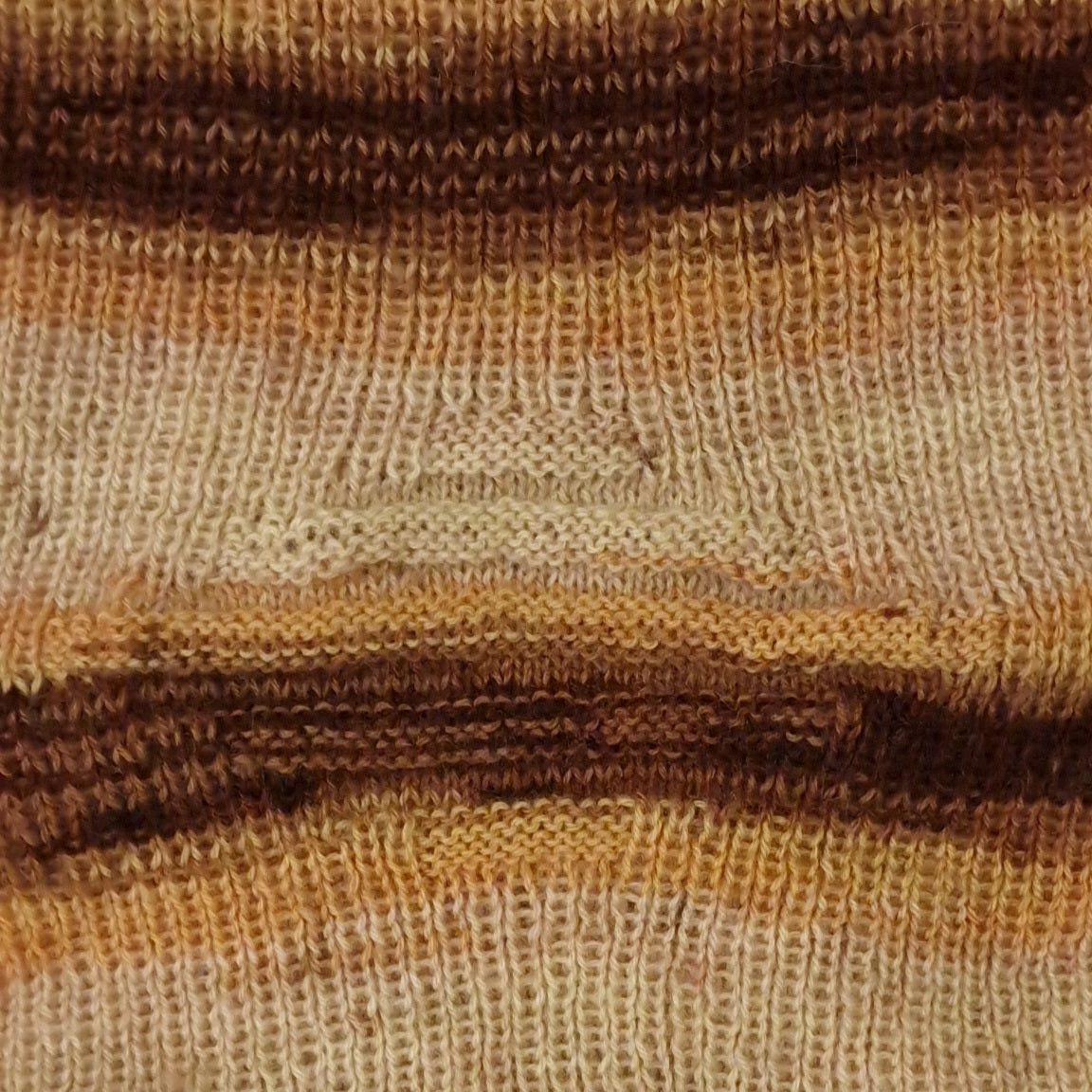 Rokām adīta šalle mēļos melanža toņos ar bārkstīm (RECE 46) - www.tiptip.lv 