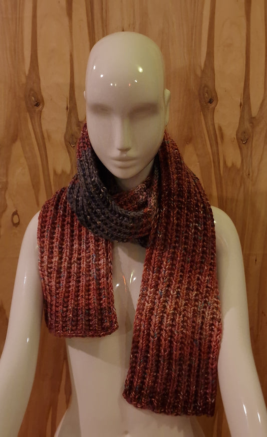 Rokām adīta gara šalle pelēcīgi rozīgos toņos (RECE 48) - www.tiptip.lv 