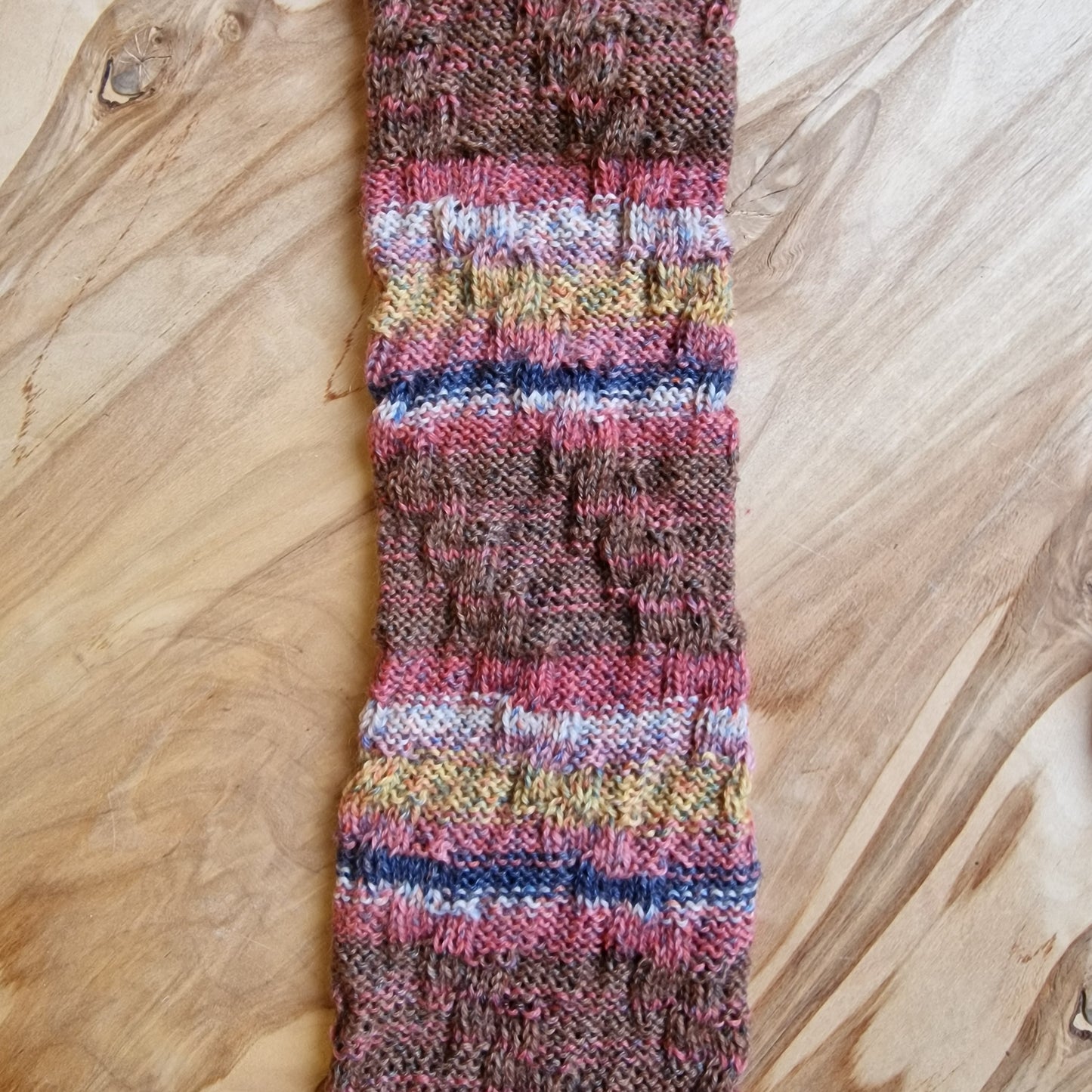 Rokām adītas bezpapēžu zeķes mēļotos pasteļtoņos (RECE 57) - www.tiptip.lv 