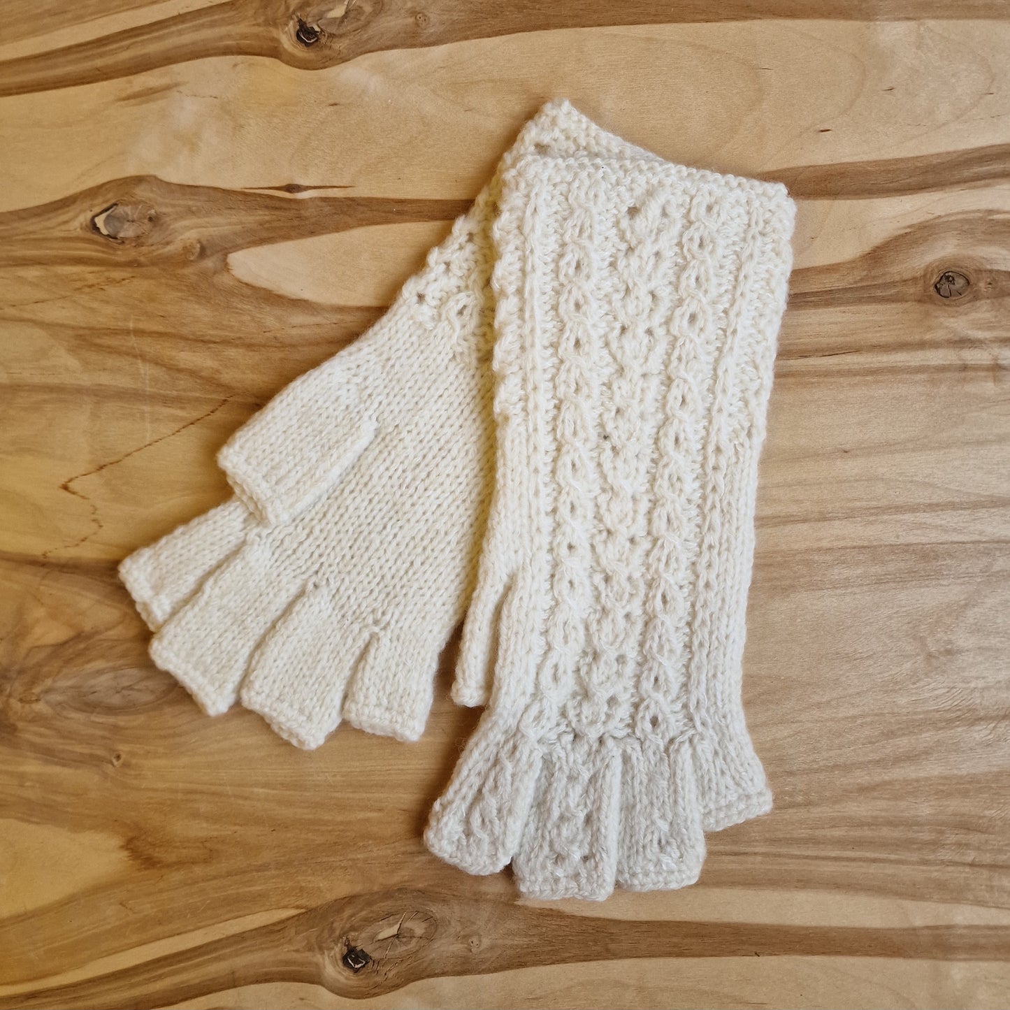 Rokām adīti balti puscimdi (DZTO 85) - www.tiptip.lv 