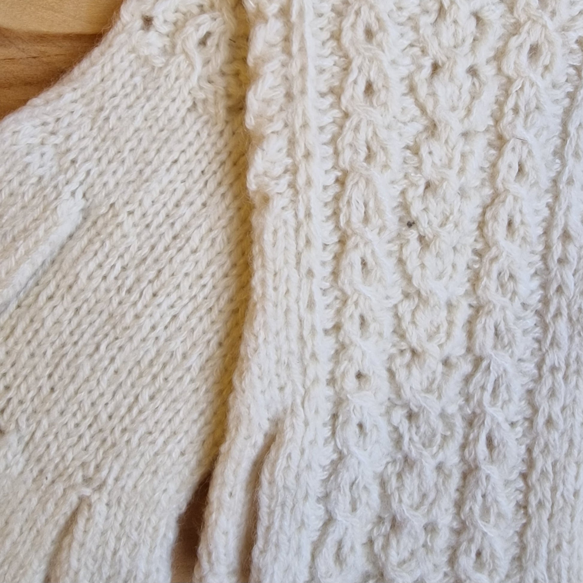 Rokām adīti balti puscimdi (DZTO 85) - www.tiptip.lv 